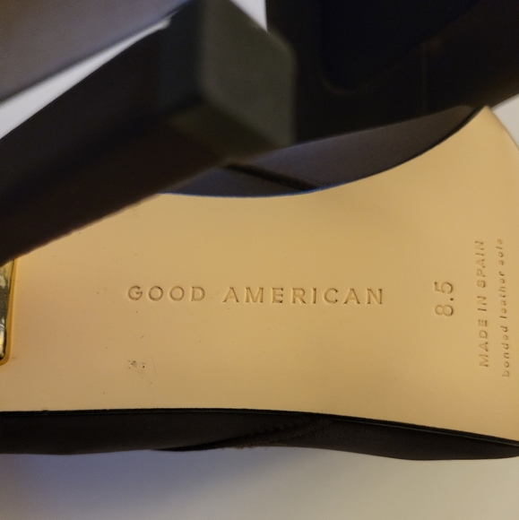 NIB Good American Chocolate Neoprene Kickstand High Heeled Ankle Bootie Size 8.5 - Picture 6 of 9